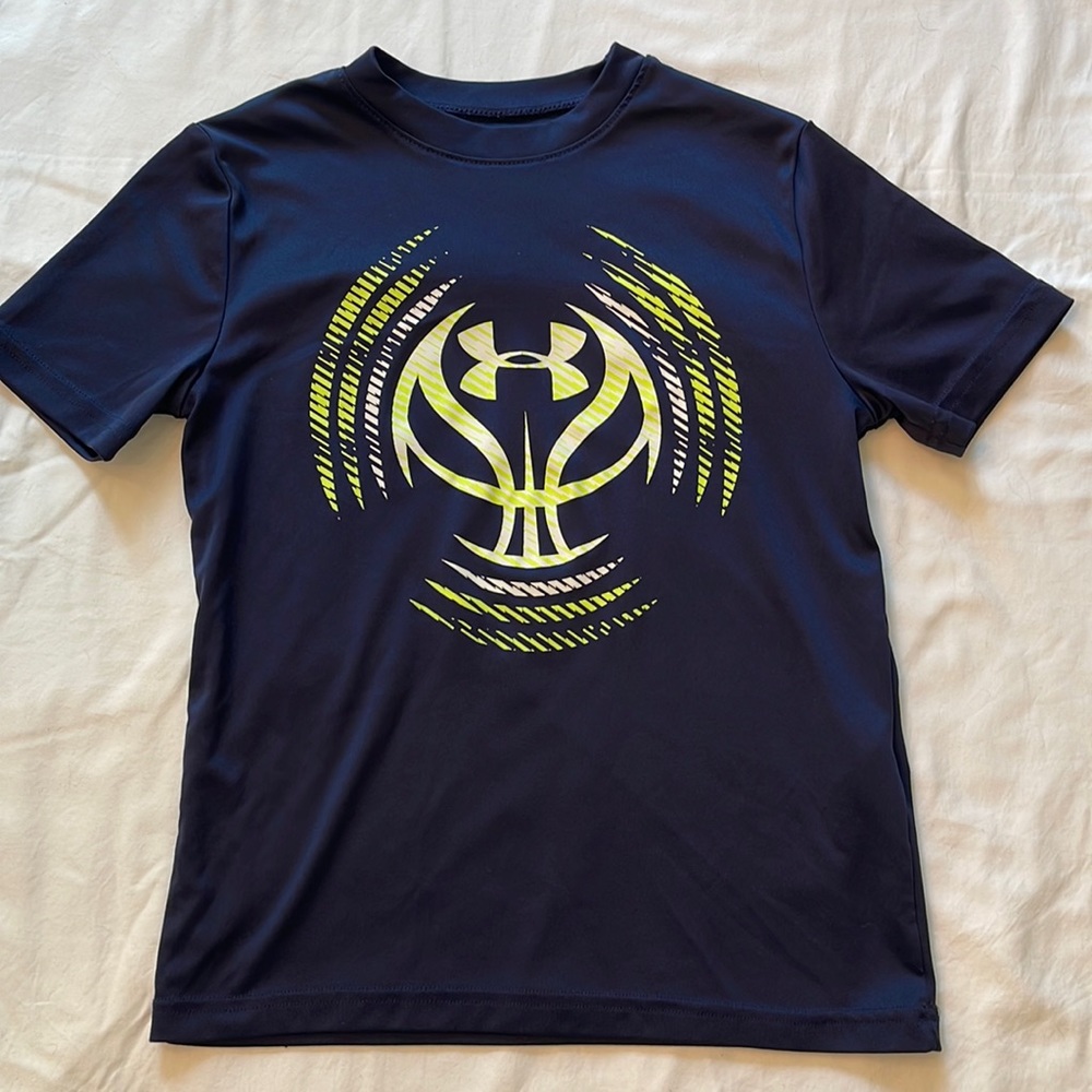 Under Armour YSM heat gear t-shirt